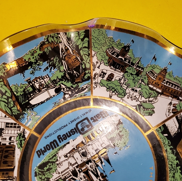 Walt Disney World Vintage 70s Magic Kingdom Scalloped Glass Souvenir Dish - Picture 7 of 10